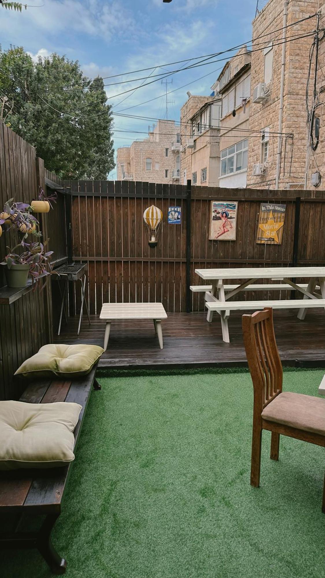Dream House Art Hostel Garden And Terrace Haifa Buitenkant foto